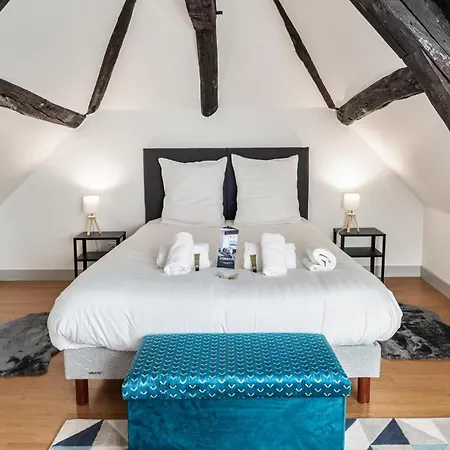 Nice And Charming Flat On The Old Roofs - Welkeys *